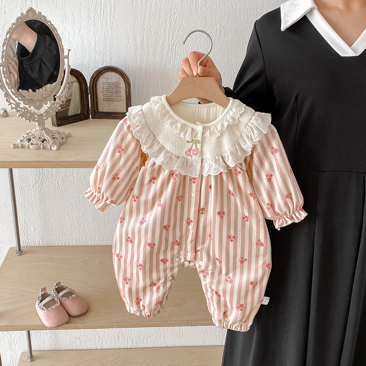 

Autumn Kid Girls Rompers Full Moon And Hundred Day Infant Baby Girls Jumpsuits Cherry Print Lace Trim Baby Girls Bodysuits