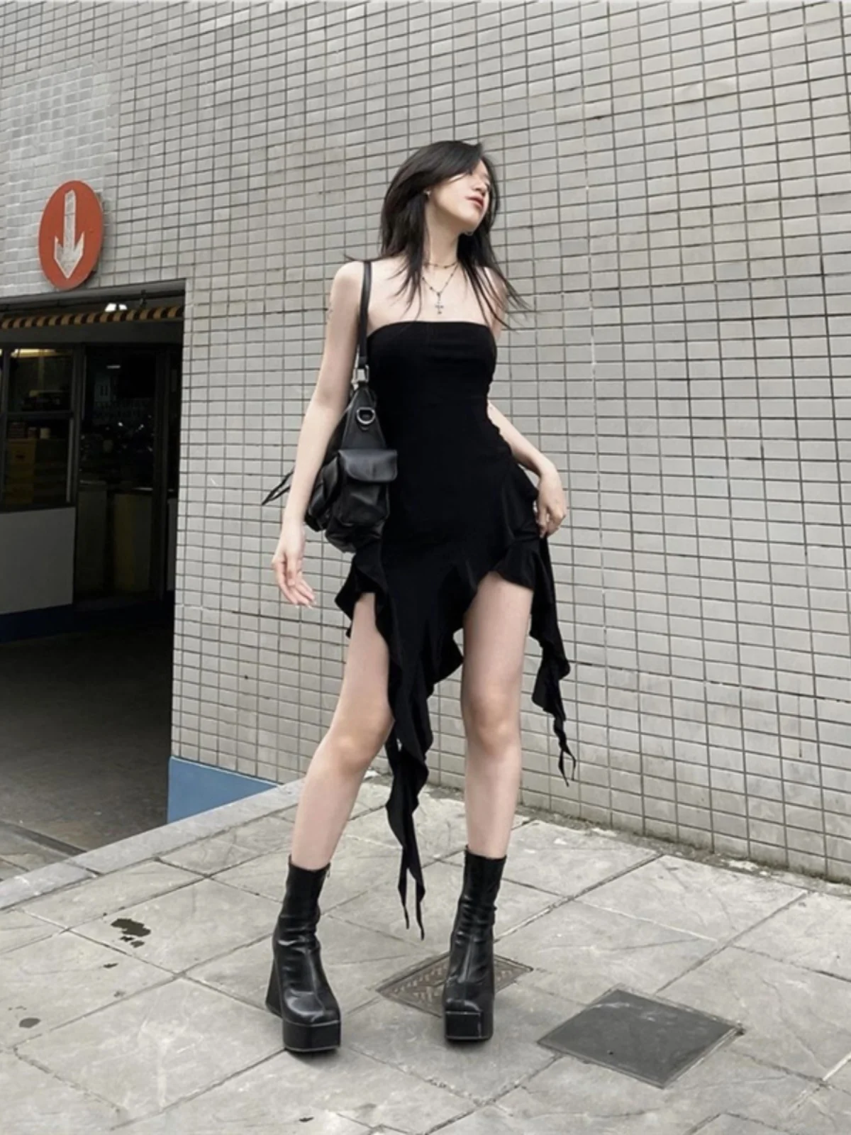 تنورة مثيرة بتصميم شارع العليا غير منتظمة للتنحيف والصدر Dr للسيدات ملابس الشارع عالية الخصر Svel Summ...