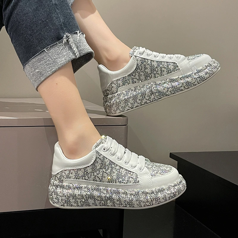 New Spring Women Sneakers Fashion Rhinestones Thick Sole Sports Shoes for Youth Shoes Crystal Silver Platform Sneakers Lace-up