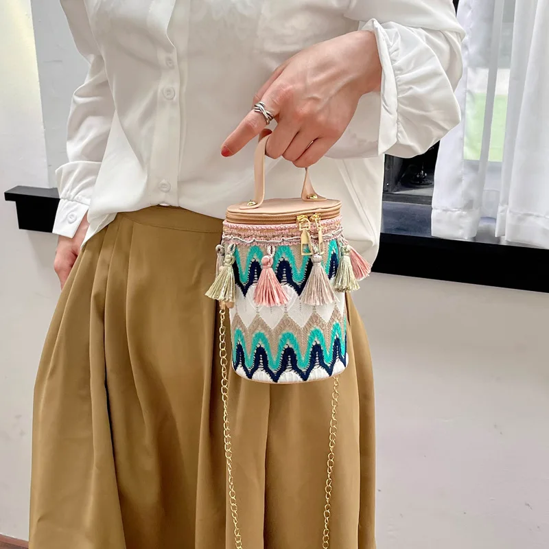 

Women's handbag with ethnic style tassel decoration, diagonal cross bag, round bucket shoulder bag