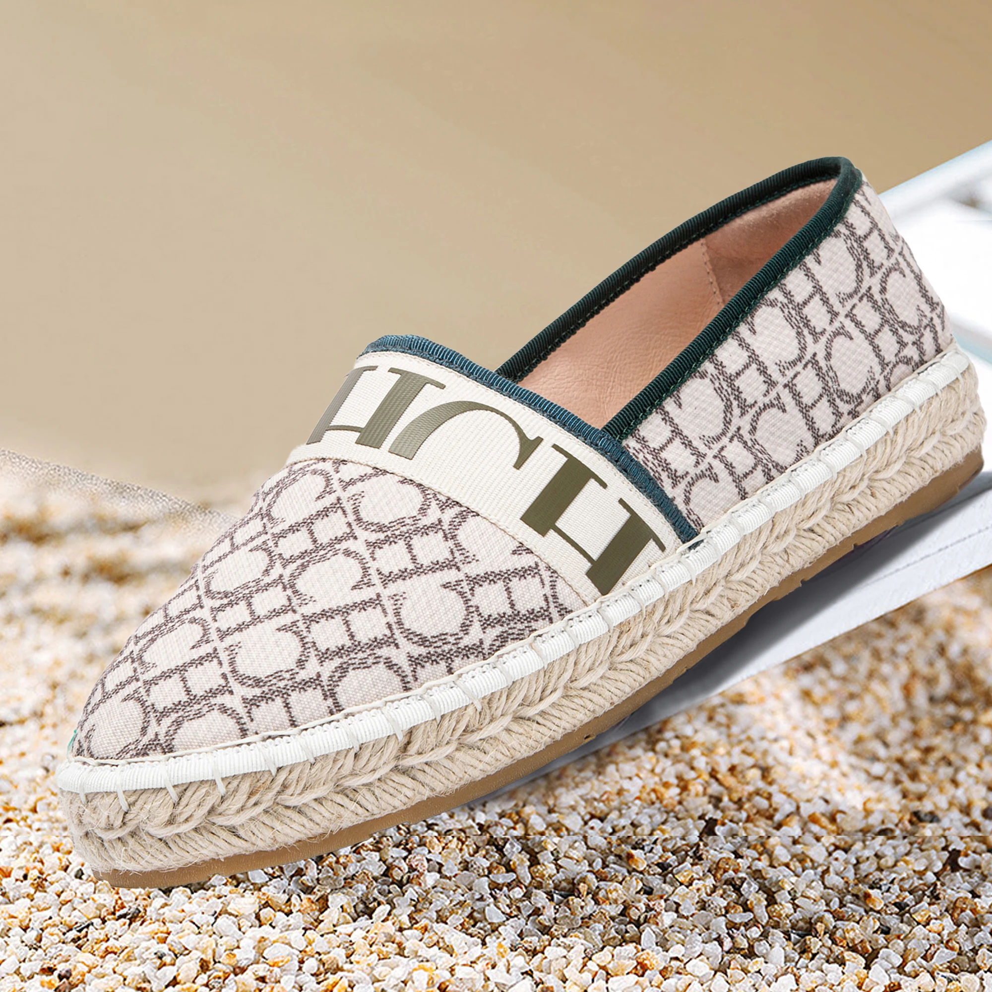 Lightweight and Comfortable Fishing Shoes for Women, Casual Retro Fashion, Durable Flat Sole, Grass Knitted Bottom Design