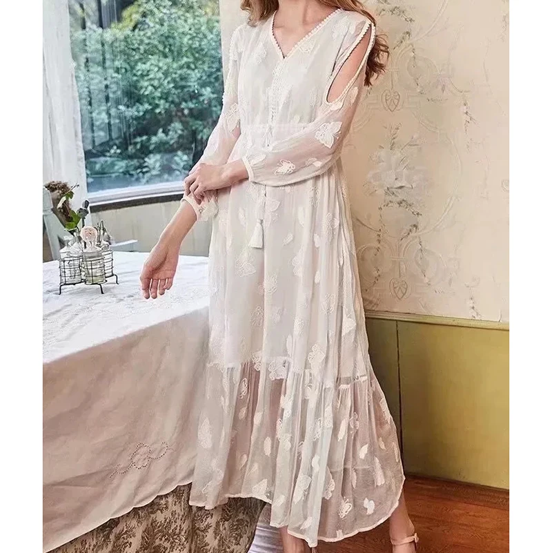 Gypsylady – robe blanche brodée à fleurs pour femmes, col en v, à volants, à plusieurs niveaux, Chic, pure, pompon, fête, été