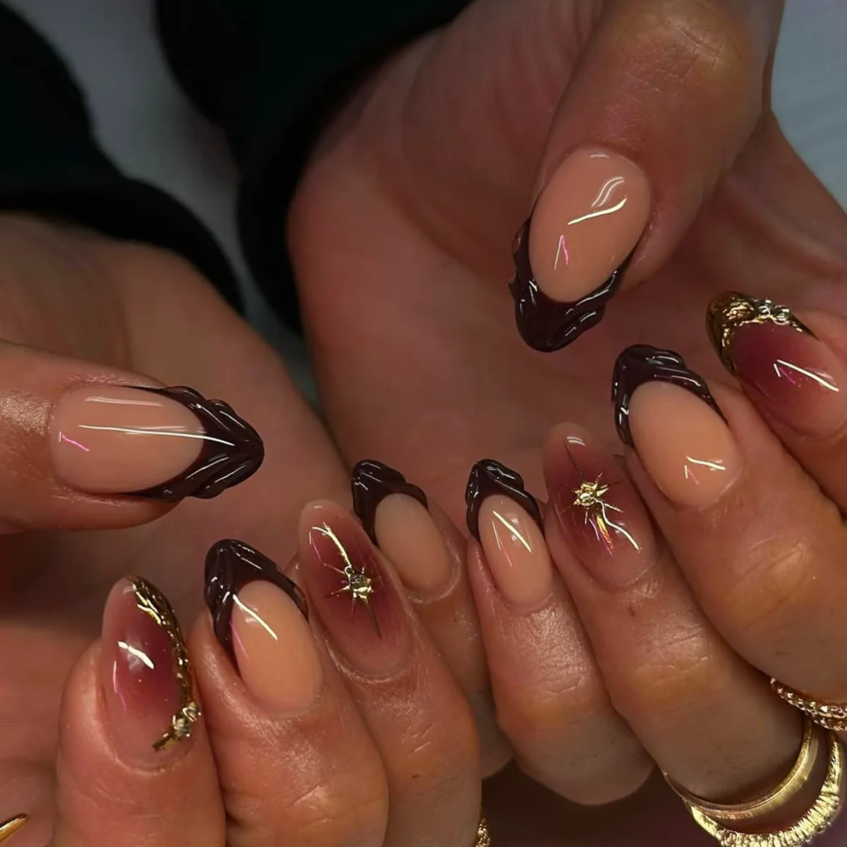 24Pcs French 3D Ripple Almond Nails Press on Gilded Starburst Diamond False Nails Blusher Gradient Full Cover Reusable Fake Nail