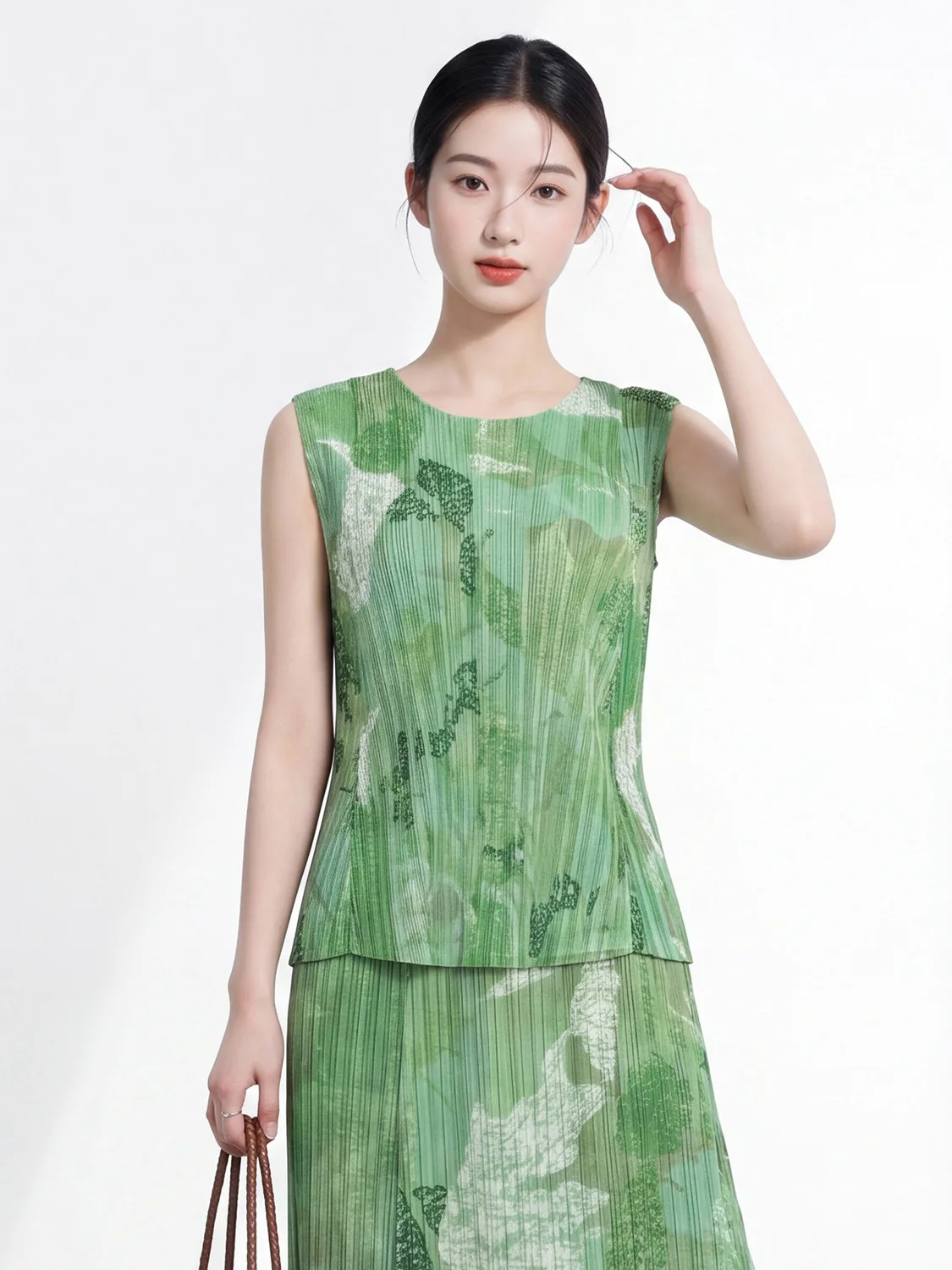 

Elegant Printed Pleated Sleeveless round Neck Women's Top Versatile Fashionable Summer T-Shirt Polyester Fiber Universal Fit ...