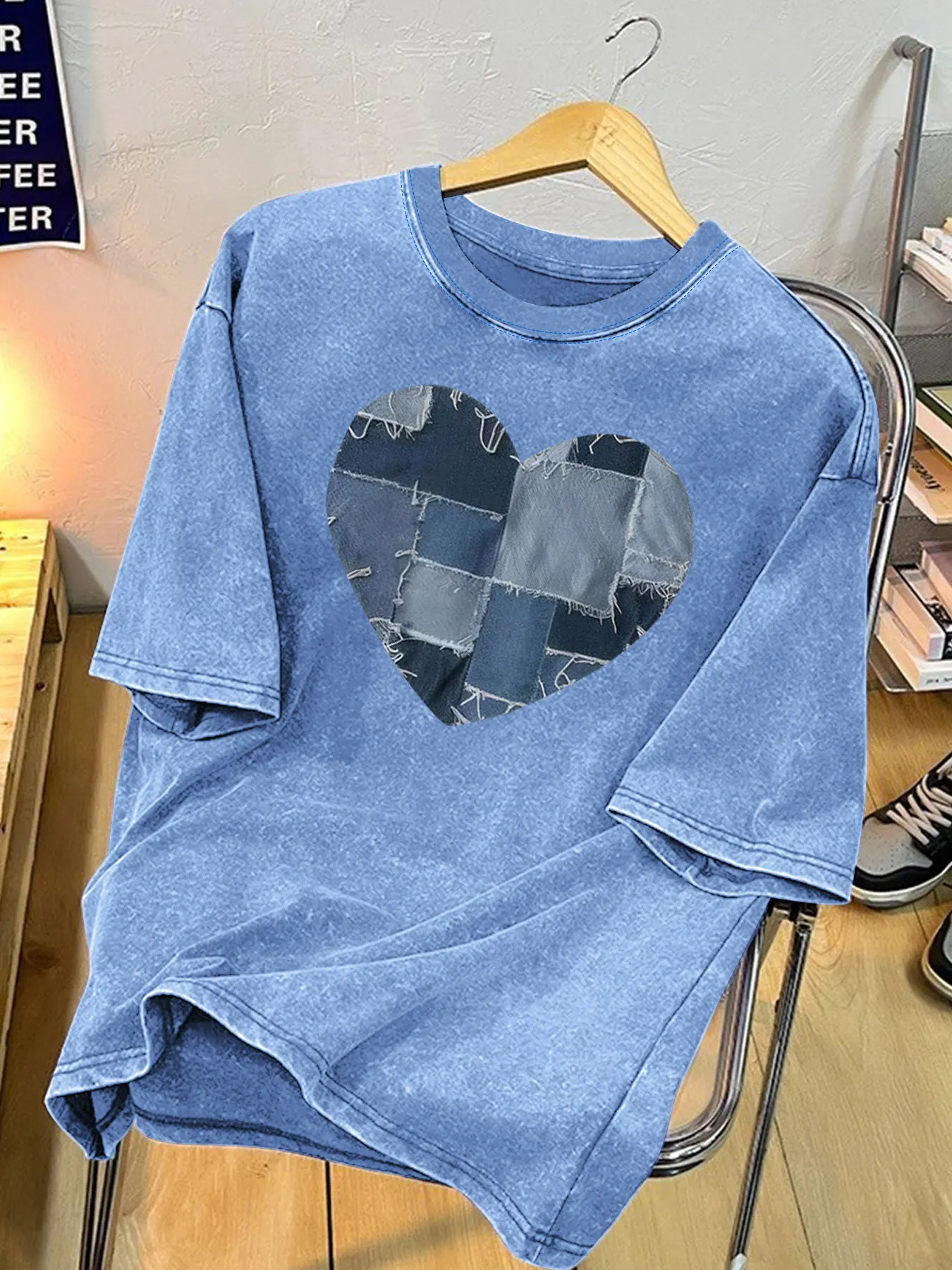 Women’s Washed and Distressed Short-Sleeve Top, Fashionable Heart-Denim Printed Cotton-Blend Round-Neck Blue Top