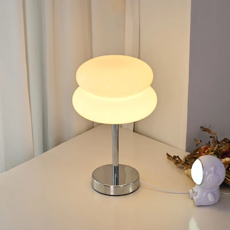 Imagem -02 - Vidro Manchado Desk Lamp Bedroom Bedside Lamp Infantil Estudo Atmosfera Decoração de Casa Egg Tart Table Lamp Drop Shipping