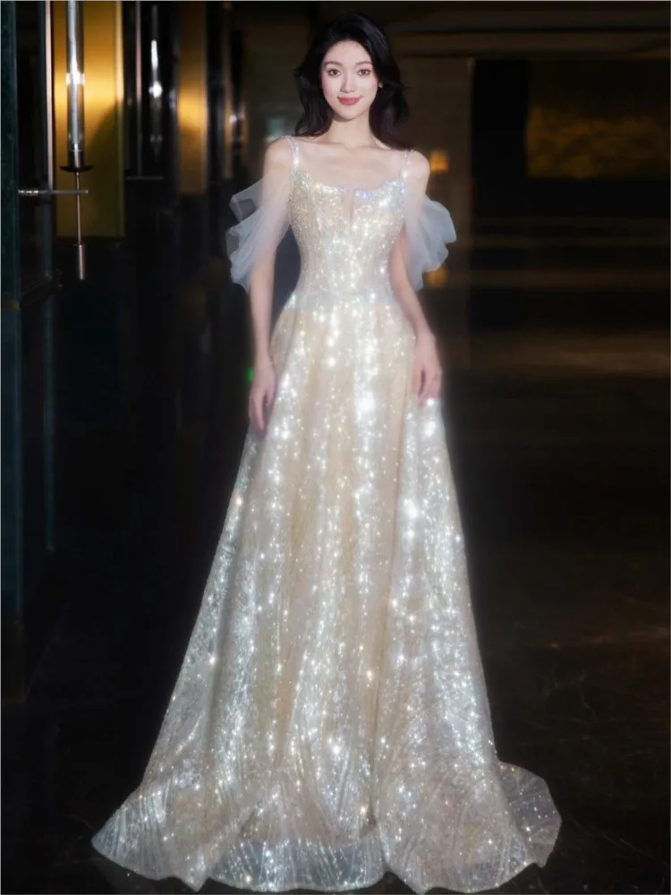 A light luxury niche sequined elegant and refined dress for the host's birthday party coming-of-age ceremony art examination