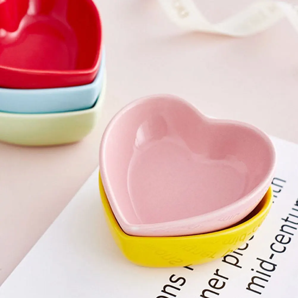 

4Pcs Ceramic Seasoning Plates Heart Shape Dipping Bowls Condiment Dishes for Sauces Snacks Restaurants Heart Bowls