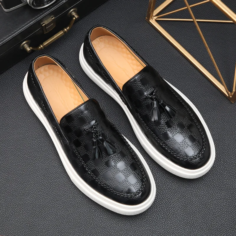 Men\'s Casual Shoes Fashion Embossed Leather Men Retro British Style Tassels Loafers Mens Slip-on Outdoor Driving Flats