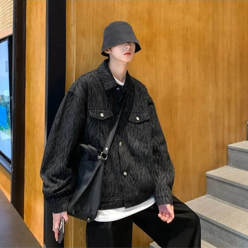 

Осенняя свободная мужская джинсовая куртка, дизайнерская корейская популярная одежда, высокое качество, изношенная, быстрая доставка, эстетические роскошные мужские джинсовые пальто