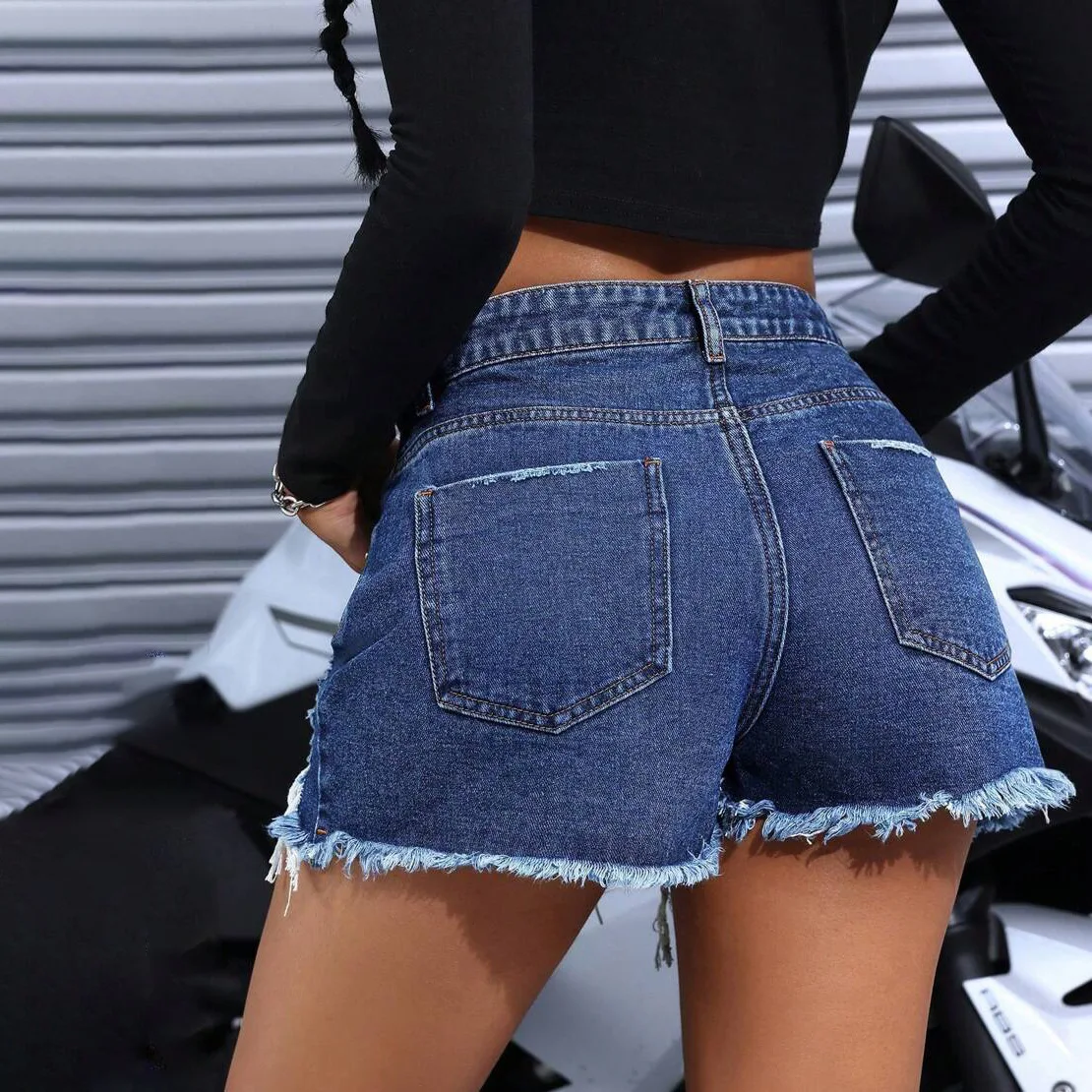 Hmsevenjz Pantaloncini di jeans a vita alta per donna Estate stile americano Spicy Girl Pantaloncini con catena in metallo spazzolato Abiti femminili