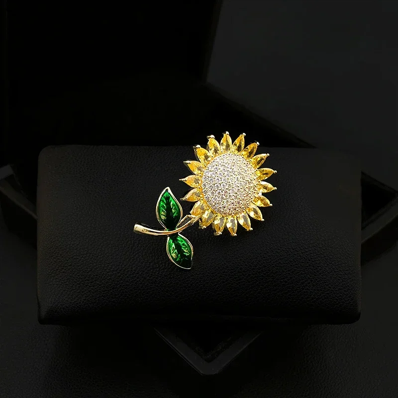 Sunflower Brooch Unique Design High-End Women's Suit Ornament Cardigan Neckline Pin Luxury Corsage Jewelry Accessories Gift 5362