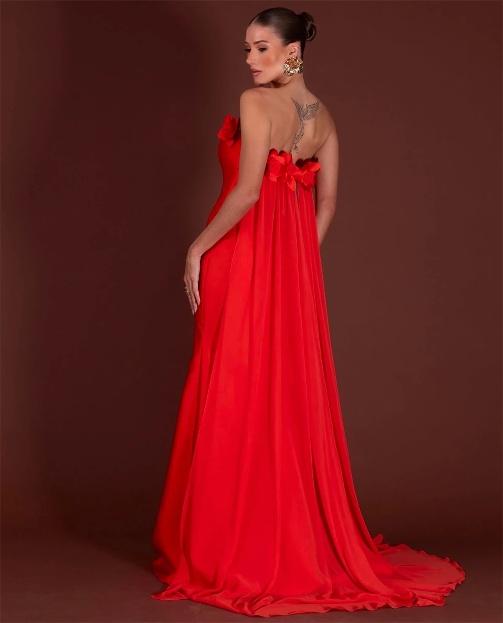 Gaun Malam Tanpa Tali Bunga Anggun Kustom Gaun Selebriti Kereta Panel Halus Gaun Pesta A-Line Satin Klasik