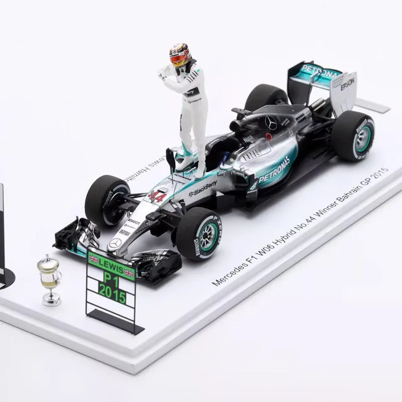 1:43 W06 Bahrain Hamilton Champion / "Posa da baseball" modello di auto in resina pressofusa, giocattolo per ragazzi, articolo decorativo per adulti.
