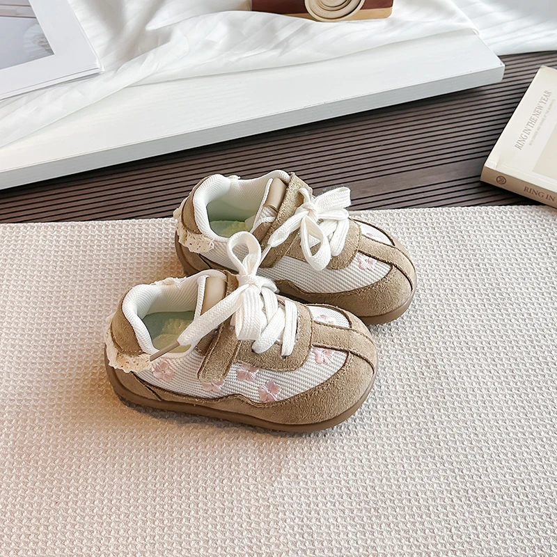 2026 New Girls Fashion Flower Design Casual Shoes Kids Non Slip Comfortable Student Sneakers Outdoor Breathable Sports Shoes