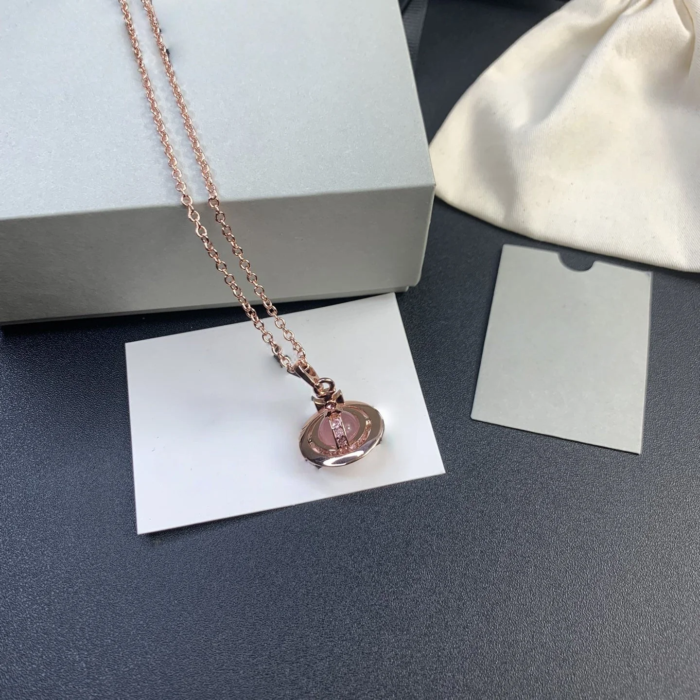 S925 فضة سحر فتاة الوردي ثلاثي الأبعاد قلادة زحل صغيرة قلادة السيدات المجوهرات الأبدية