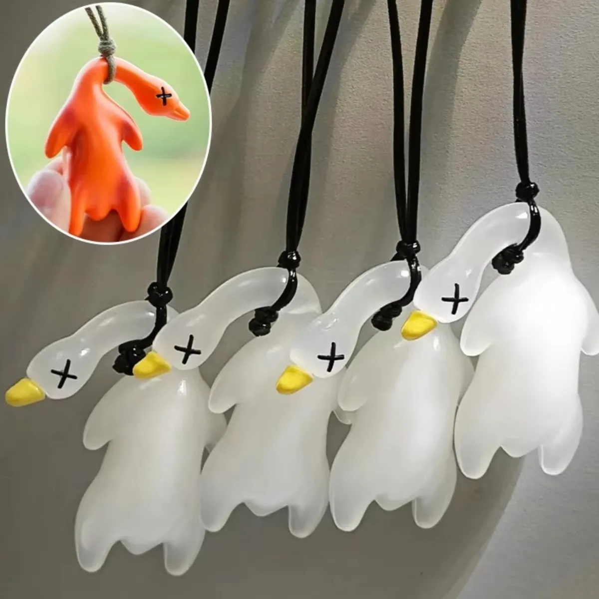 2pcs New Color Change Duck Keychain Fashion Funny Goose Pendants for Bag Car Keyrings Cute Cartoon UV Photochromic Key Chains