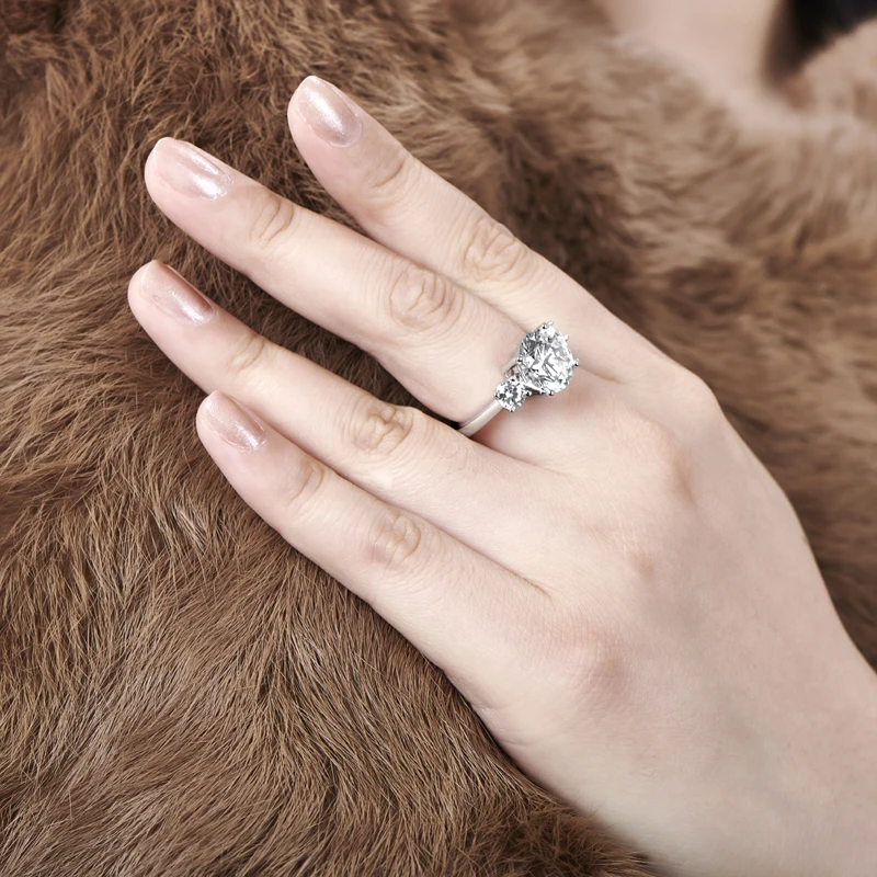 2025 AINUOSHI Three Stone Engagement Rin 925 Sterling Silver 5.0ct Pear Center Stone Ring For Women Party Dances Wedding Jewelry