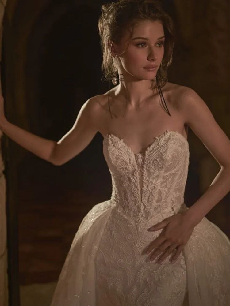 Vestido de novia de sirena sin tirantes con escote en forma de corazón de lujo, encaje de cola de tul desmontable, cuentas exquisitas, encantador vestido de novia personalizado