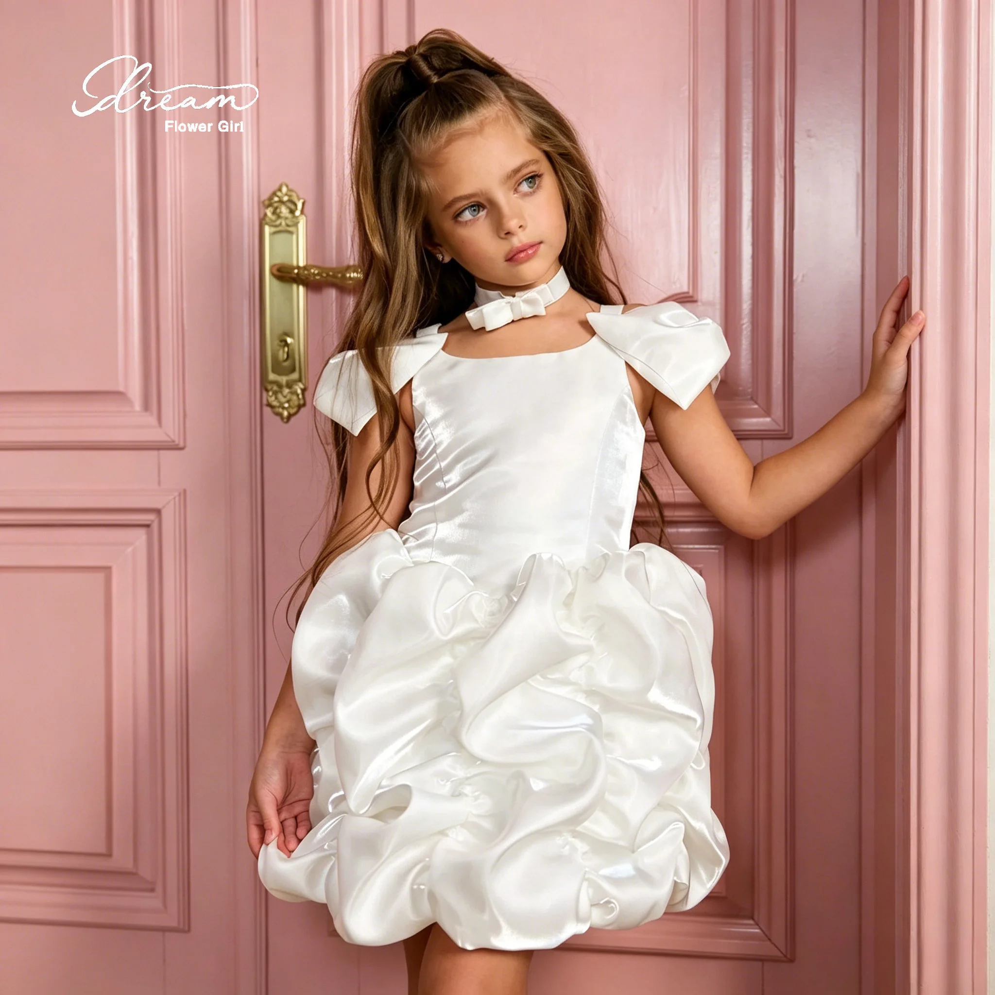 Elegant white satin round-neck full-length floor-length backless dress for formal occasions
