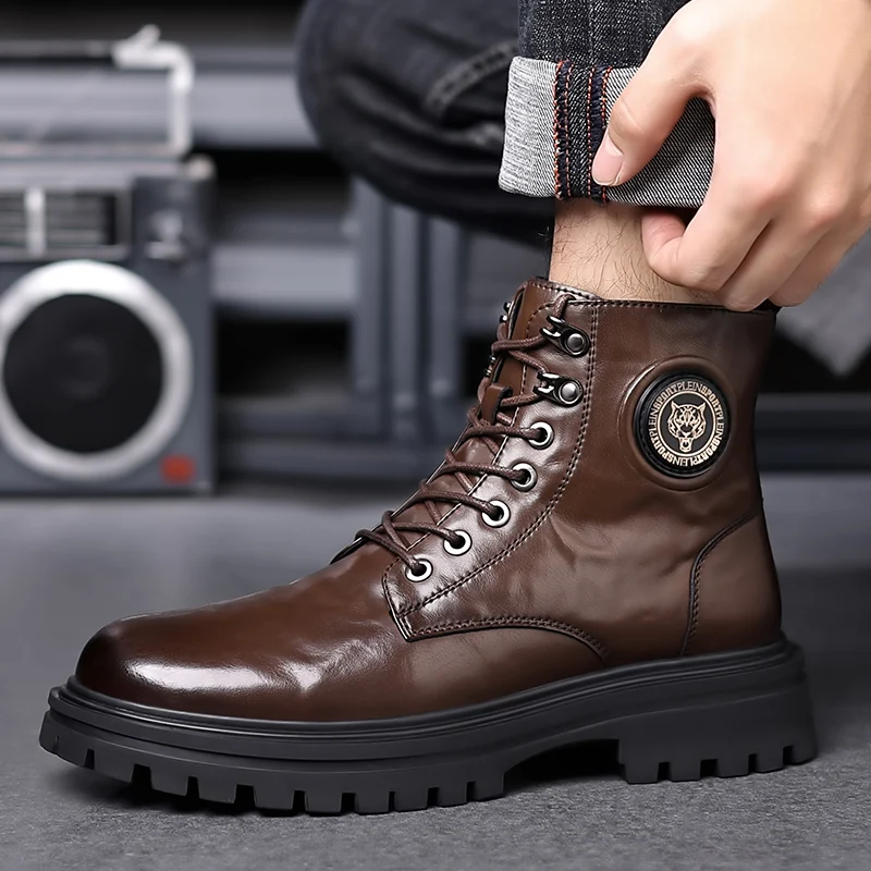 أحذية رجالية عالية الجودة: أحذية عمل غير قابلة للتدمير على الطراز البريطاني ونعل سميك من الجلد الطبيعي، أحذية صفراء كبيرة للرجال