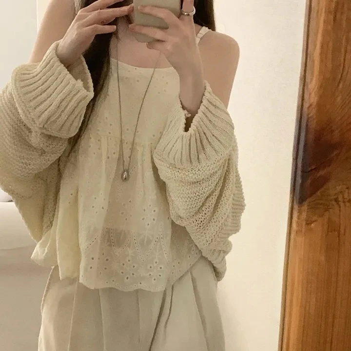 

Women's Summer Chic Retro Gentle Heavy Embroidery Loose Doll irt Design Sense Top Strap Vest Korean Version Hollow out