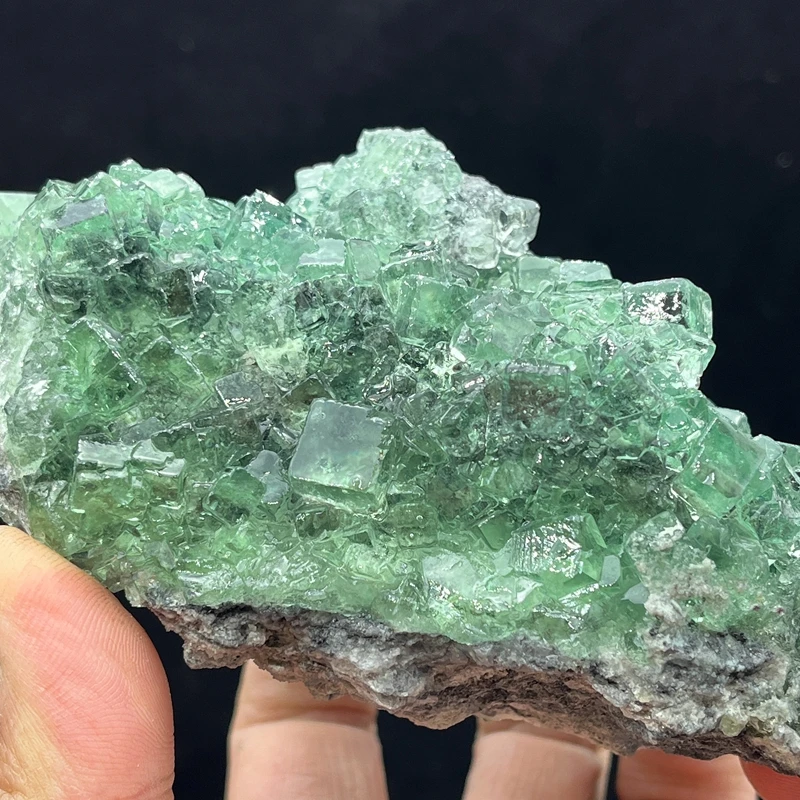 100% natural Xianghualing vitreous green fluorite crystal mineral specimen