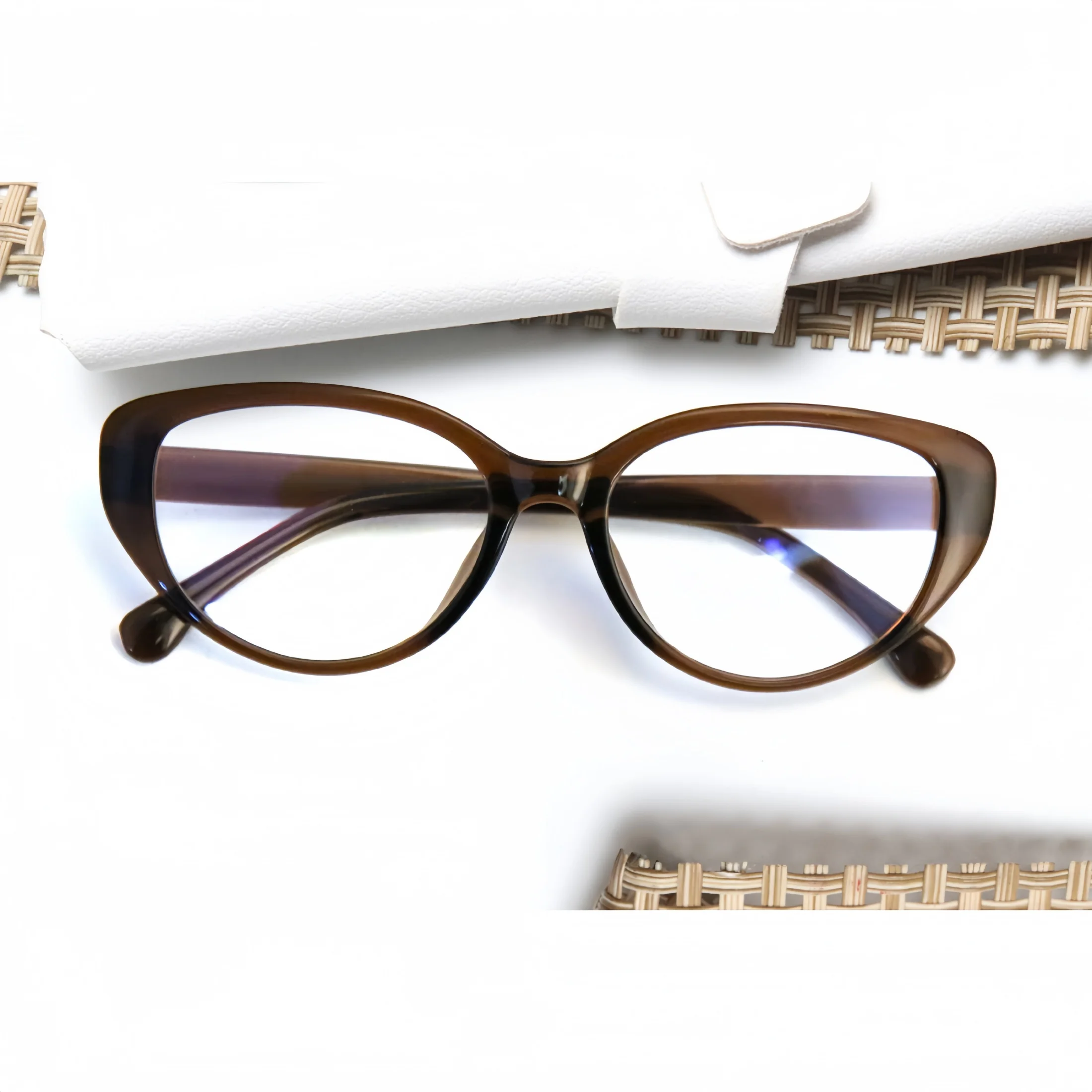 1 paar ultralichte koelbruine damesbrillen – met een ovaal frame met een kleine retro-touch