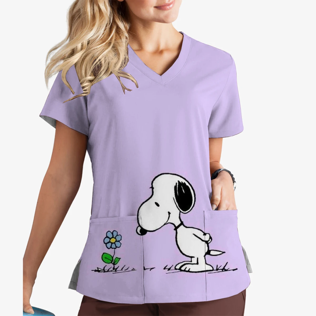 Tops de moda de manga corta para mujer, Top exfoliante con estampado de Snoopy de Disney, Top exfoliante con cuello en V, ropa quirúrgica para salón de belleza y Spa