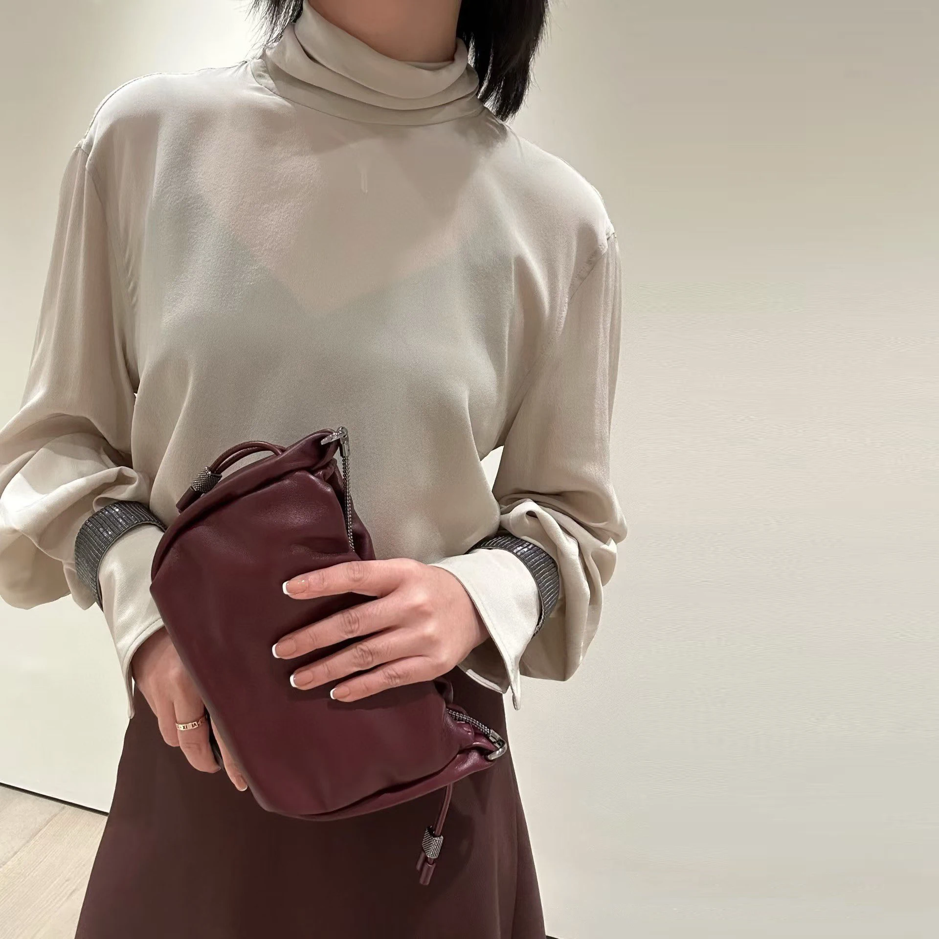 

Elegant Silk Shirt Beaded Necklace Decorated Handmade Pleated Fabric High Waist Pants Fashionable Women's Two-Piece Set