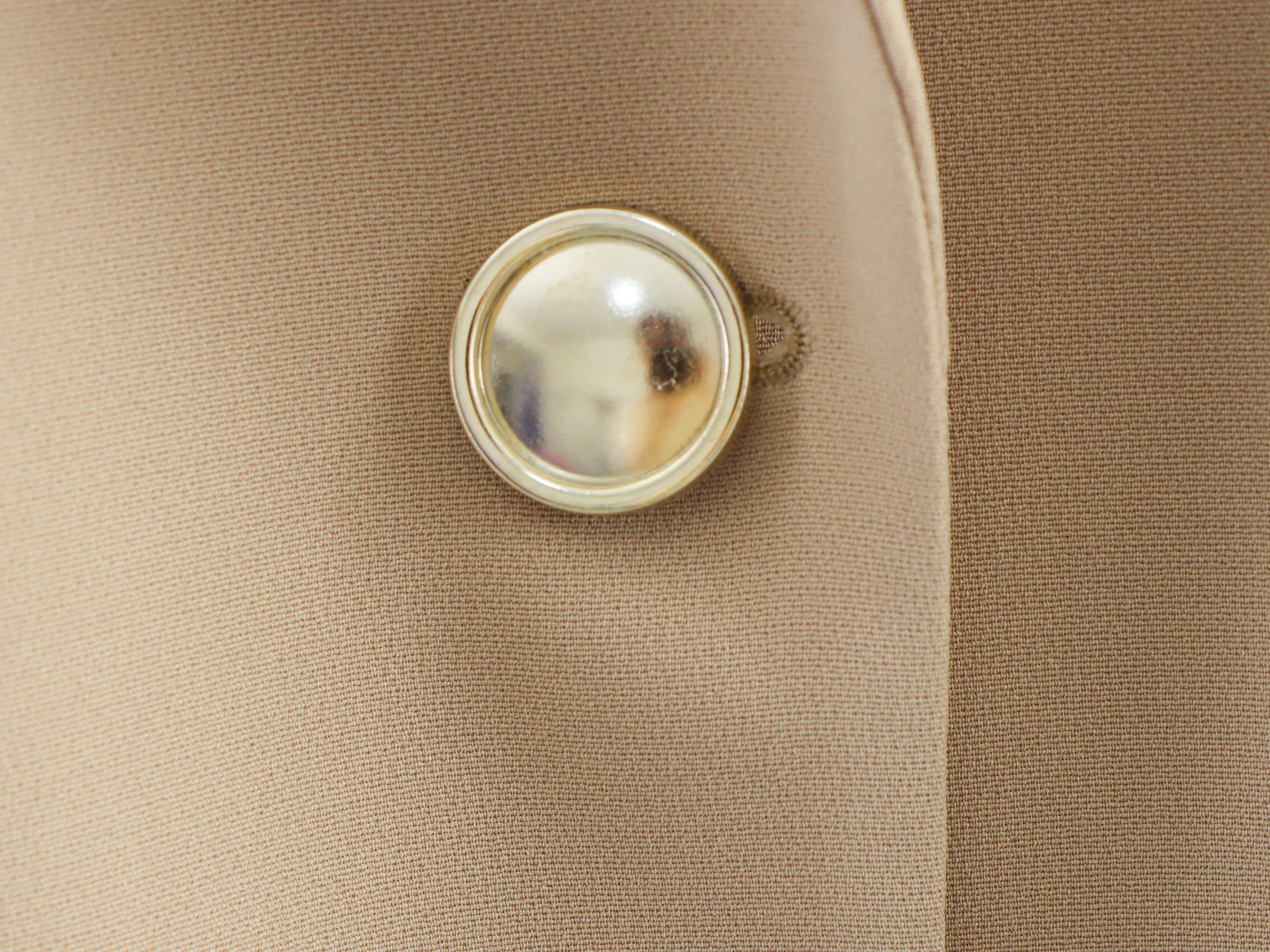 KONDALA 通勤レディース エレガントブレザー ストライプカフス シングルボタンブレザー 2025 春秋ファッション シンプルカジュアル オフィスレディブレザー