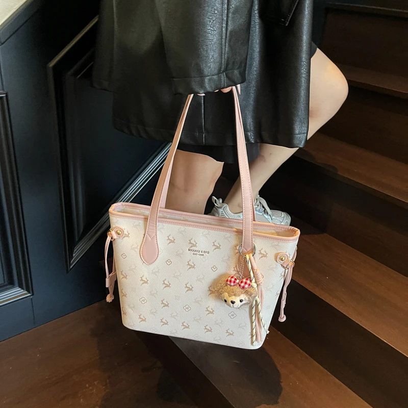 

Luxury Brand Shoulder Bag in Leather for Women, Elegant Messenger Design, Famous Designer Popular Handbags