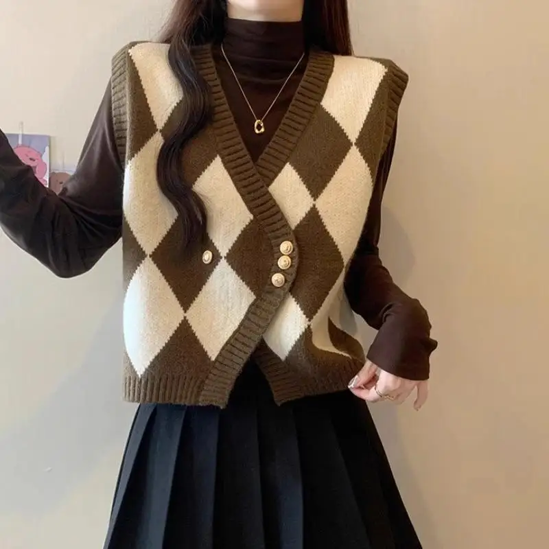 Brown Lady Sweaters Waistcoat Korean Style Clothing Youthful Clothes Winter 2025 Outerwears Y2k Wool Plaid Knit Vests for Women