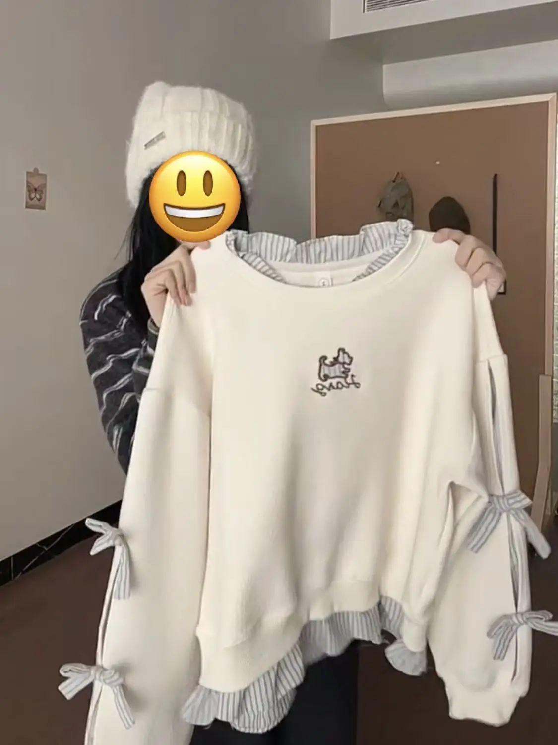 

Korean Style Knot Loose Fit round Neck Sweatshirt Unisex Sweet Style Anti-Aging Top Design Sensation Market