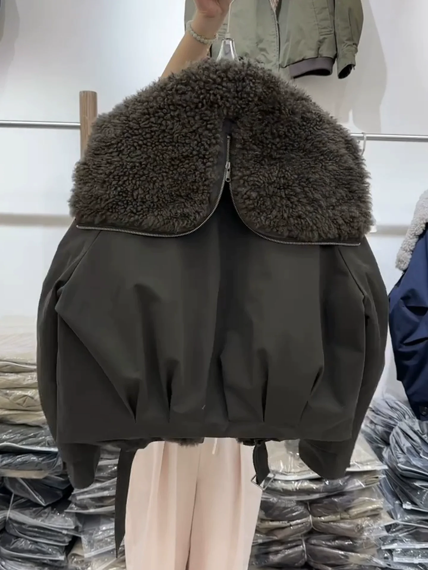 Veste rembourrée à col en fausse fourrure pour femme, manteau chaud et épais, surdimensionné, vert armée, cordon de serrage à la taille, Streetwear Chic, mode hiver