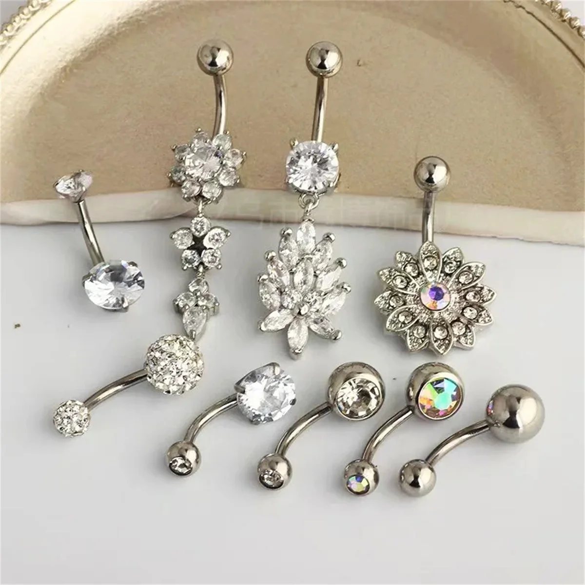 7-teiliges Nabelring-Set aus Edelstahl mit Zirkon