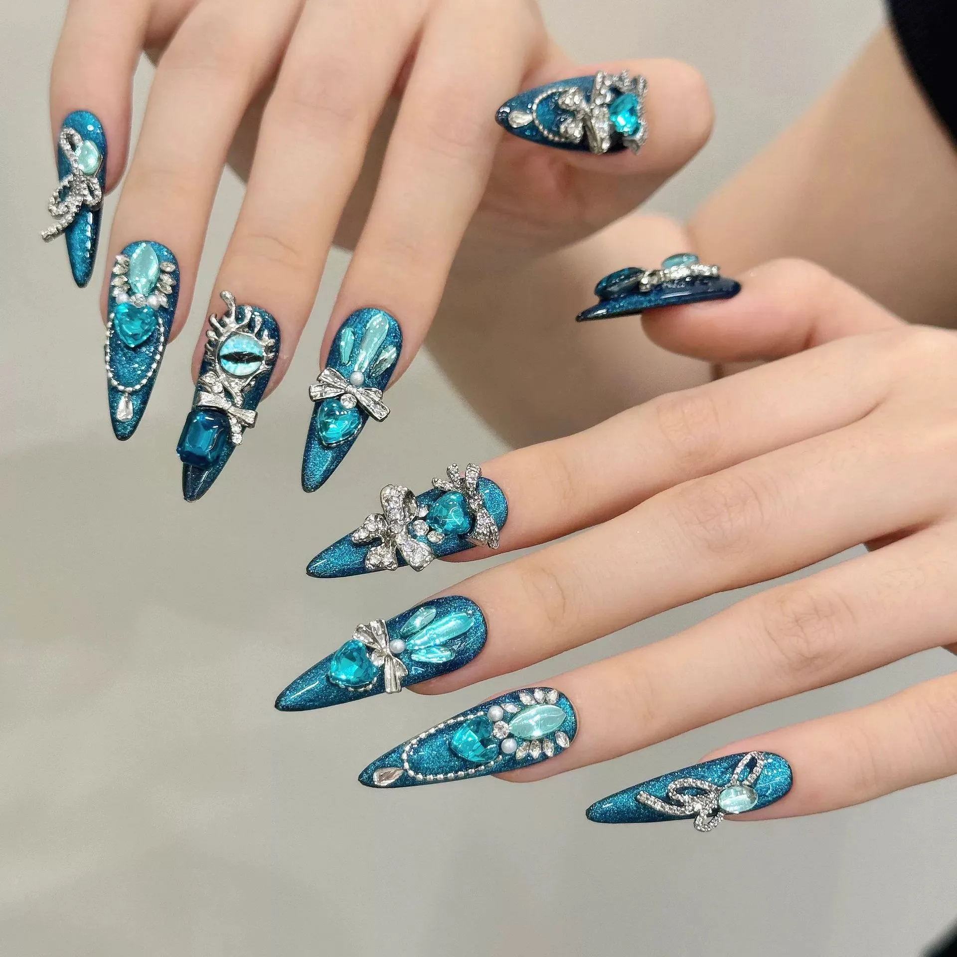 

10pcs Blue Luxury False Nails Handmade Press On Nails Cat's Eye Fake Nail Almond Heavy Industry Full Diamond Decoration Wearable