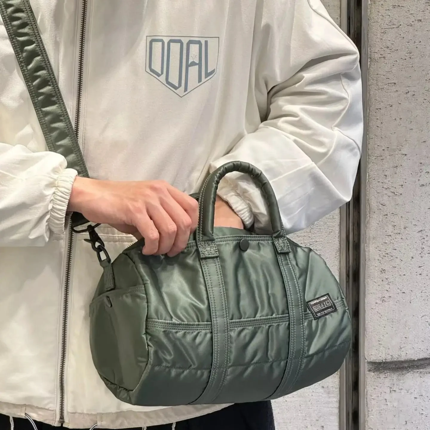 

Por Japanese Functional Cylinder Bag Nylon Waterproof Boston Bag Unisex Handbag Crossbody Travel Bag