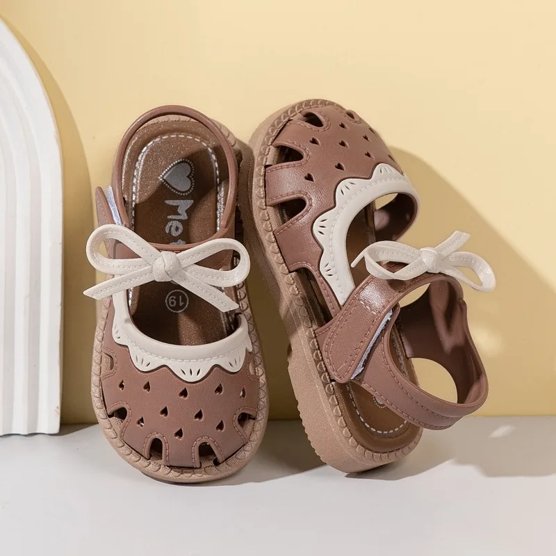 2026 الصيف الفتيات الصنادل المسطحة الجوف التدريجي موضة Bowknot أنيقة للأطفال صنادل شاطئ عدم الانزلاق السببية الاطفال الصغار الصنادل