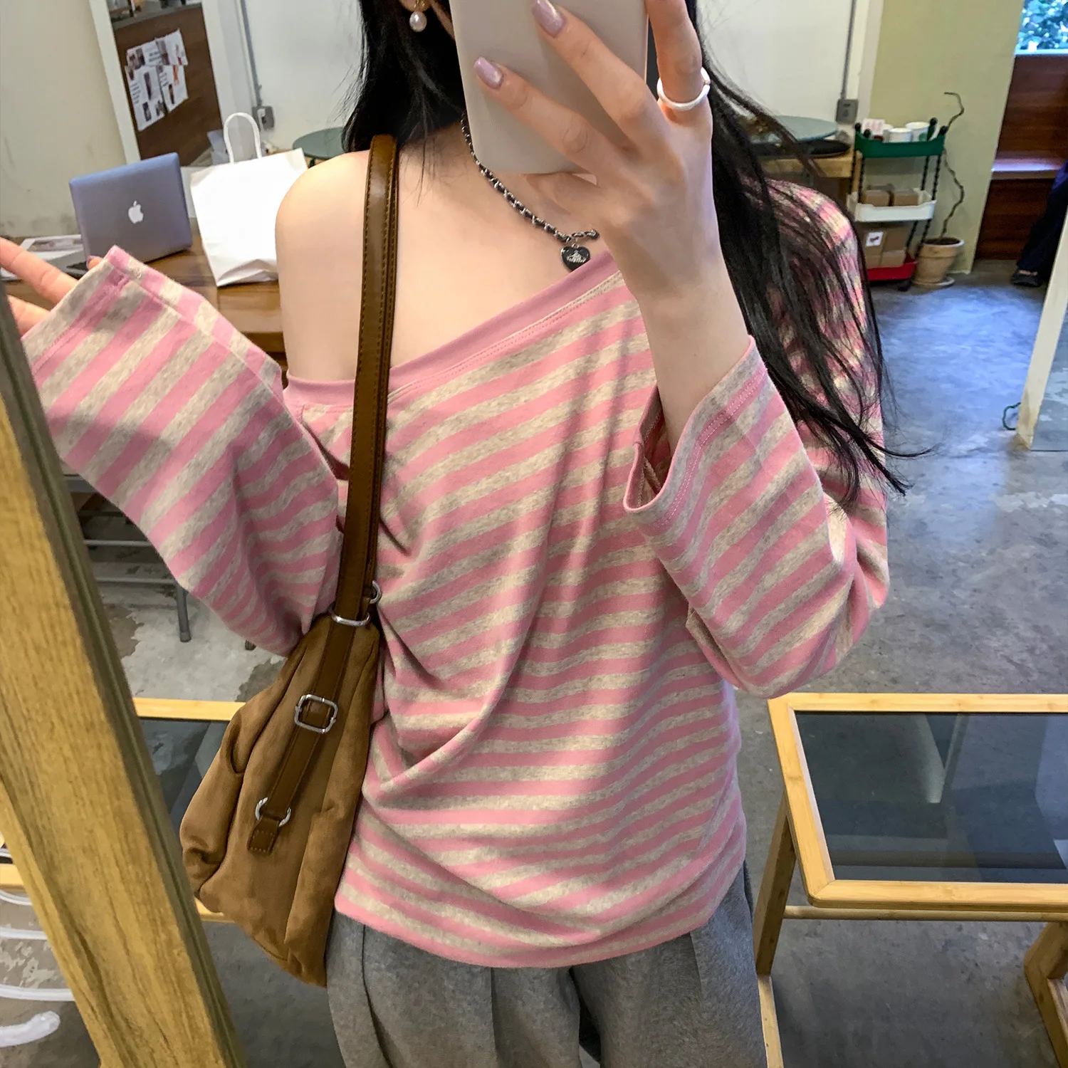 Striped Shoulder Bared Long Sleeve Loose Fit Women's T-shirt Autumn 2025 New Style Elegant Base Layer Shirt Top