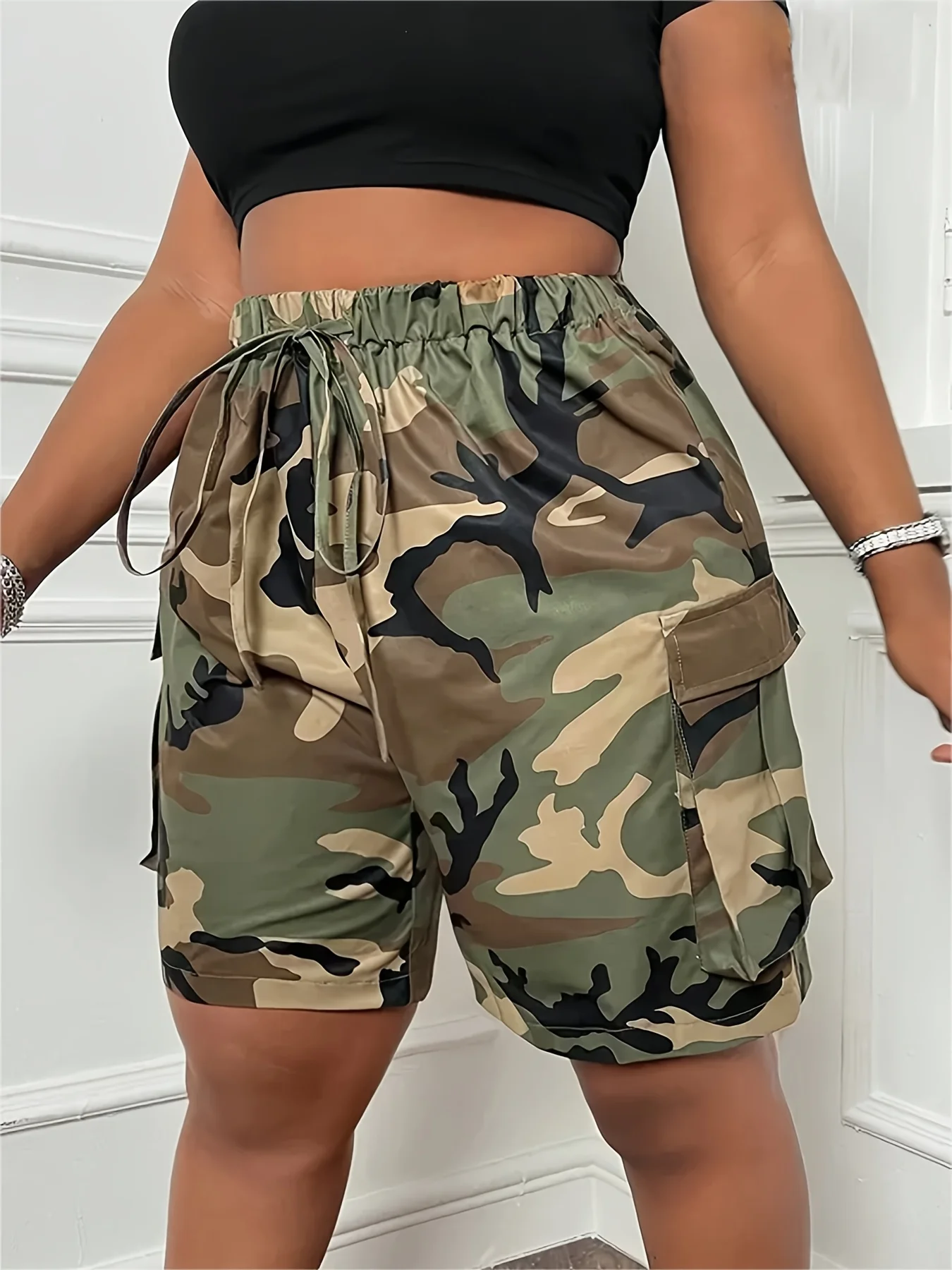 شورت بطباعة مموهة بمقاس كبير مع خصر وجيوب برباط #4