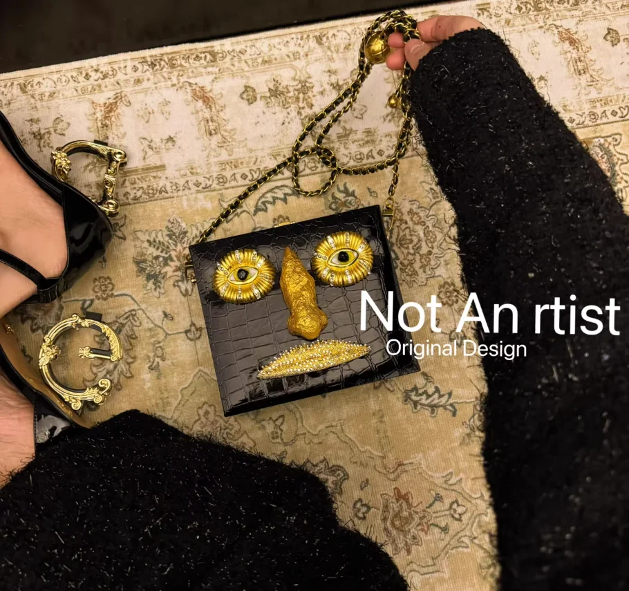 

YK retro metal rhinestone eyes, nose, mouth, fashionable and exquisite fashion show style, versatile chain box bag