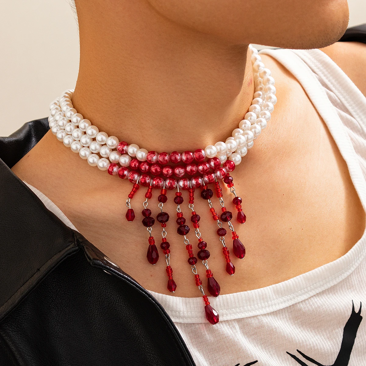 KunJoe Vintage Rote Kristall Blut Tropfen Quaste Halskette für Männer Frauen Multilayer Imitation Perle Choker Halskette Halloween Schmuck