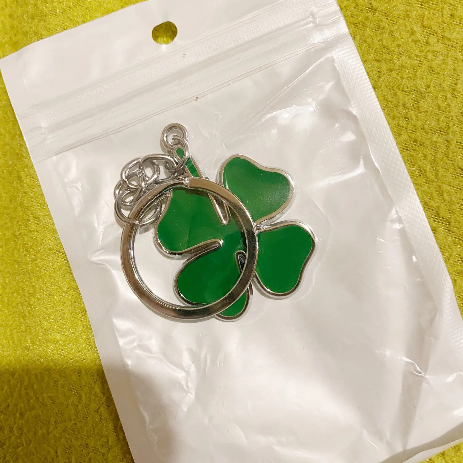 Green Four Leaf Clover Metal Car Keychain Keyring for Alfa Romeo GT Giulia Giulietta Stelvio Mito Ford Lucky Pendant Car Styling