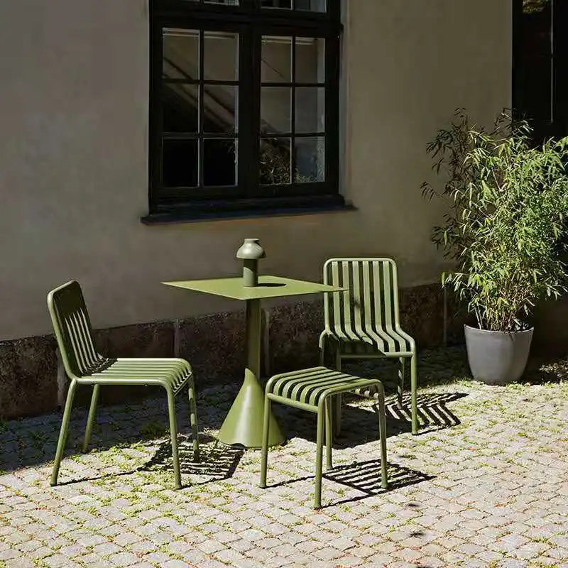 Simple courtyard outdoor table and chairs, colorful iron open-air leisure balcony, Internet celebrity small table and chair