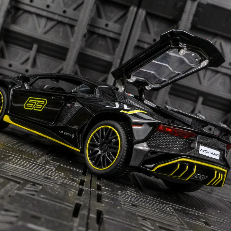 Il modello di auto da rally in lega Lamborghini LP780-4 1:32 ha funzioni di suono e illuminazione simulate, dettagli ricchi, pregevole fattura