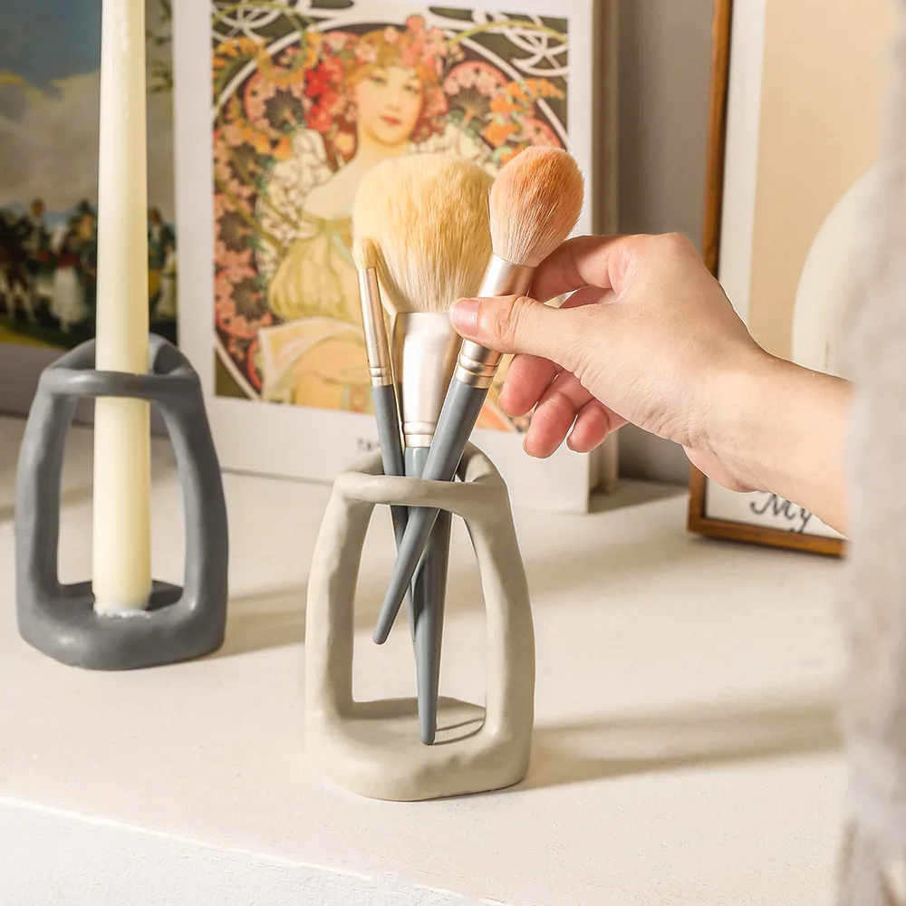Ceramic makeup pen storage rack Creative candle holder Nordic simple decoration Cute ins wind hand pinch wax display rack
