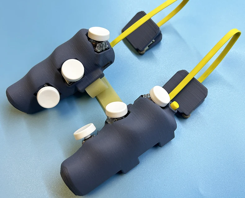 

tablet iPad with point-and-shoot gamepad buttons, six fingers, eight fingers, ten fingers, flying fish V6 controller