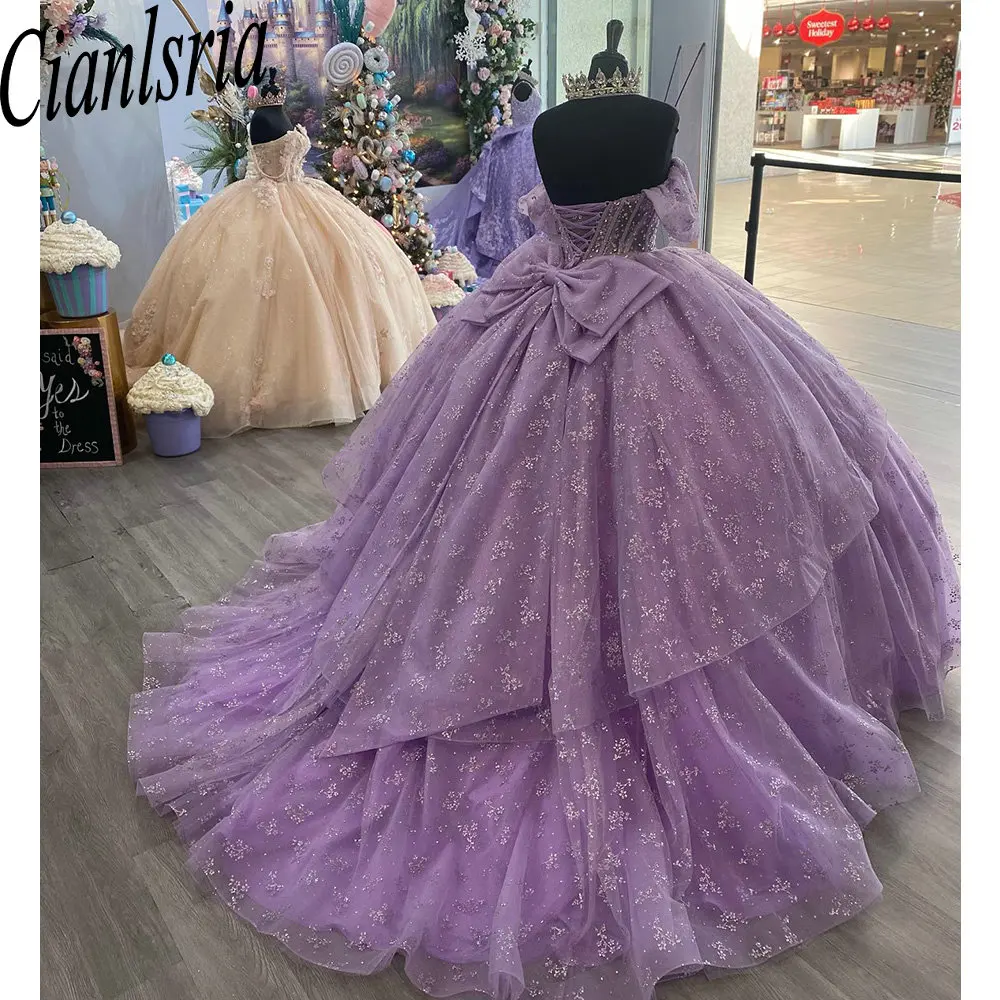 Liliowa suknia balowa z falbanami na ramionach Quinceanera sukienki z koralikami z cekinowymi kryształowymi plisowymi gorsetem Vestidos De 15 Años