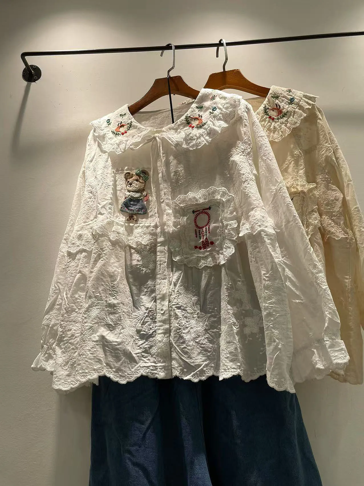 

Autumn 2025 Loose Long Sve Cotton Blouse Women's Faionable Embroidered Lace Collar irt Youthful Sle Casual Wear